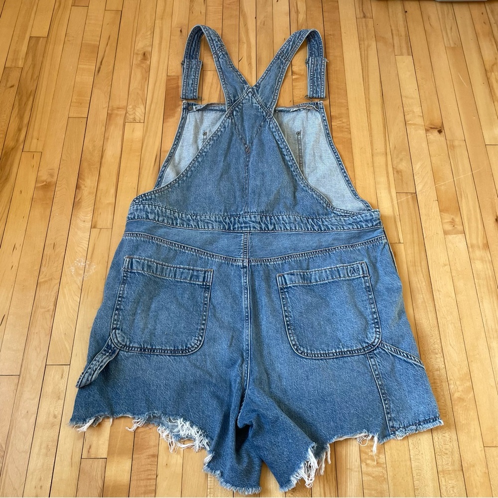 American Eagle Outfitters 90s boyfriend Denim Short Overalls - Picture 5 of 7